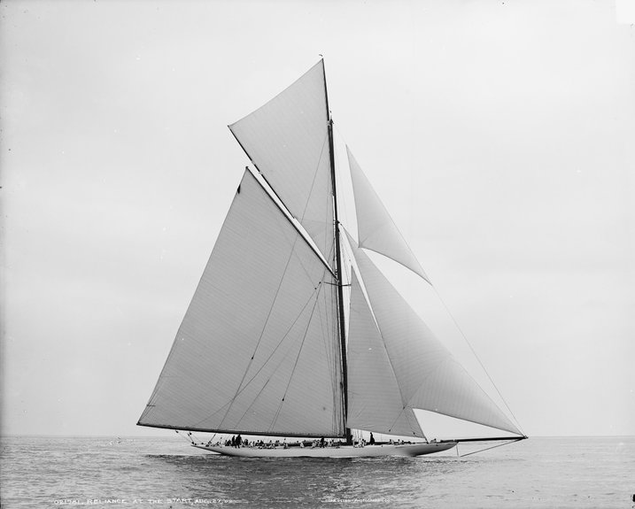 Nathanael Herreshoffs ‘Reliance’ - 1903 – Whilst her waterline was 90ft, her total length was 201ft