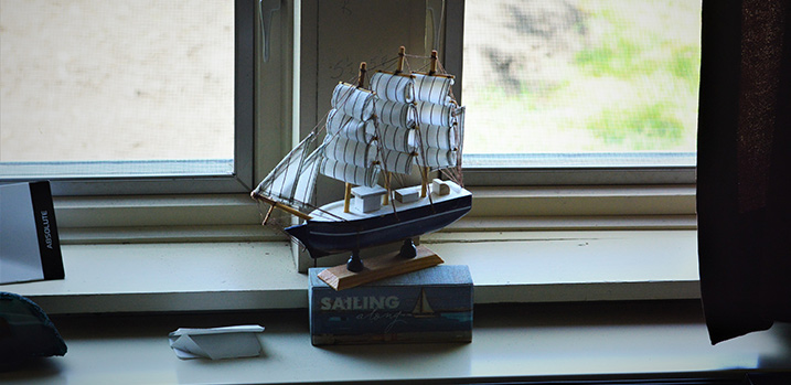 Toy sailing boat