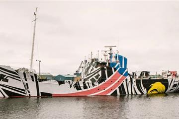 articles - artist-ciara-phillips-creates-dazzle-ship-design